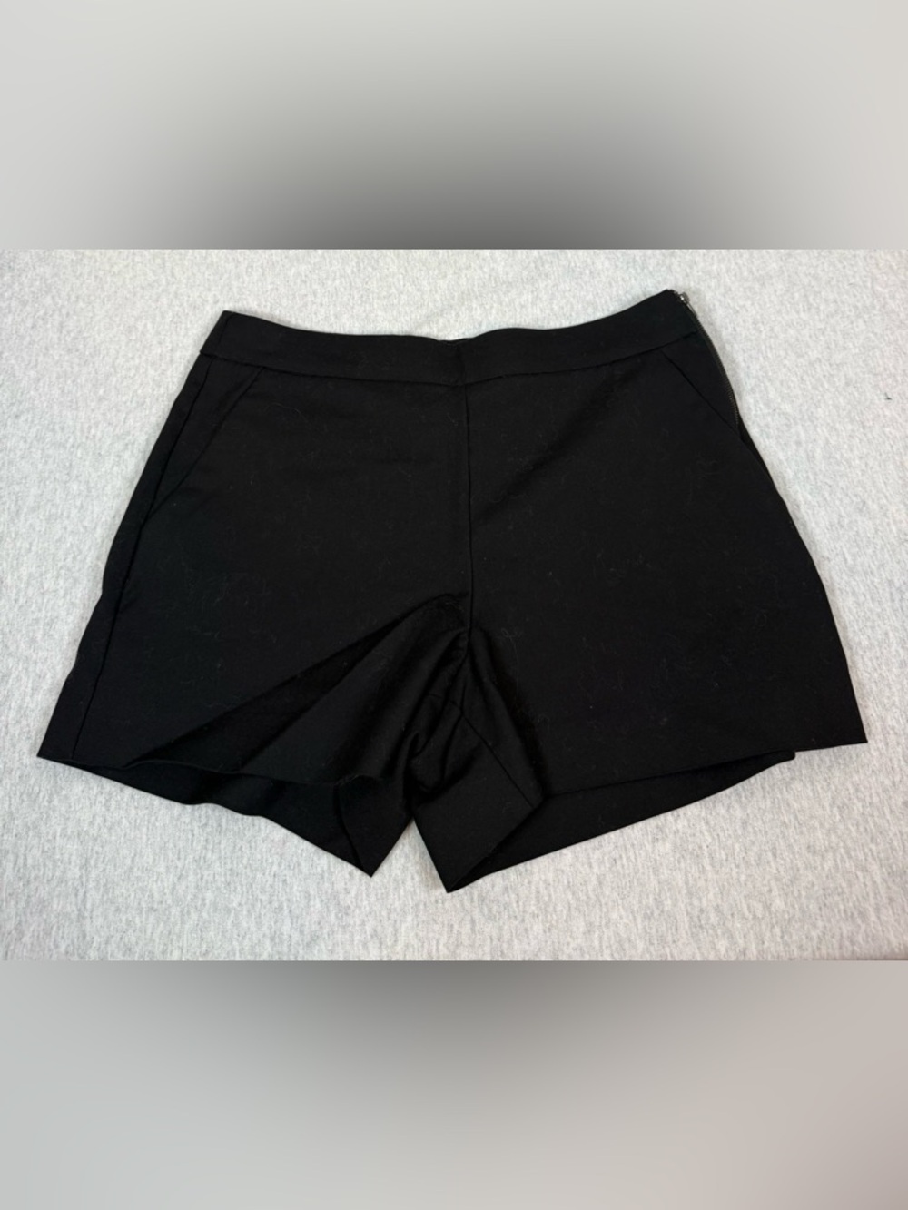 Saks Fifth Avenue Women’s Shorts 🖤‎ Size 10